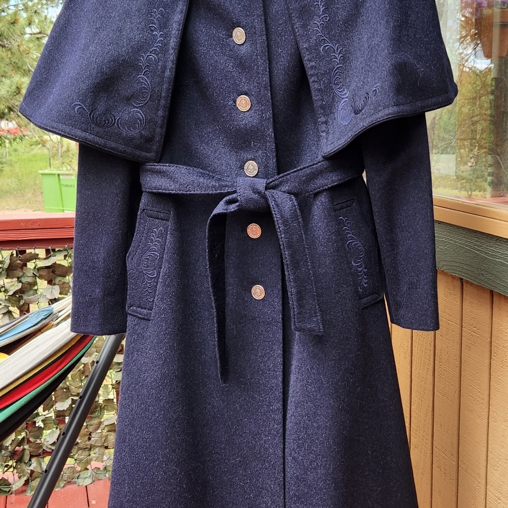 Wool Coat with removable cape